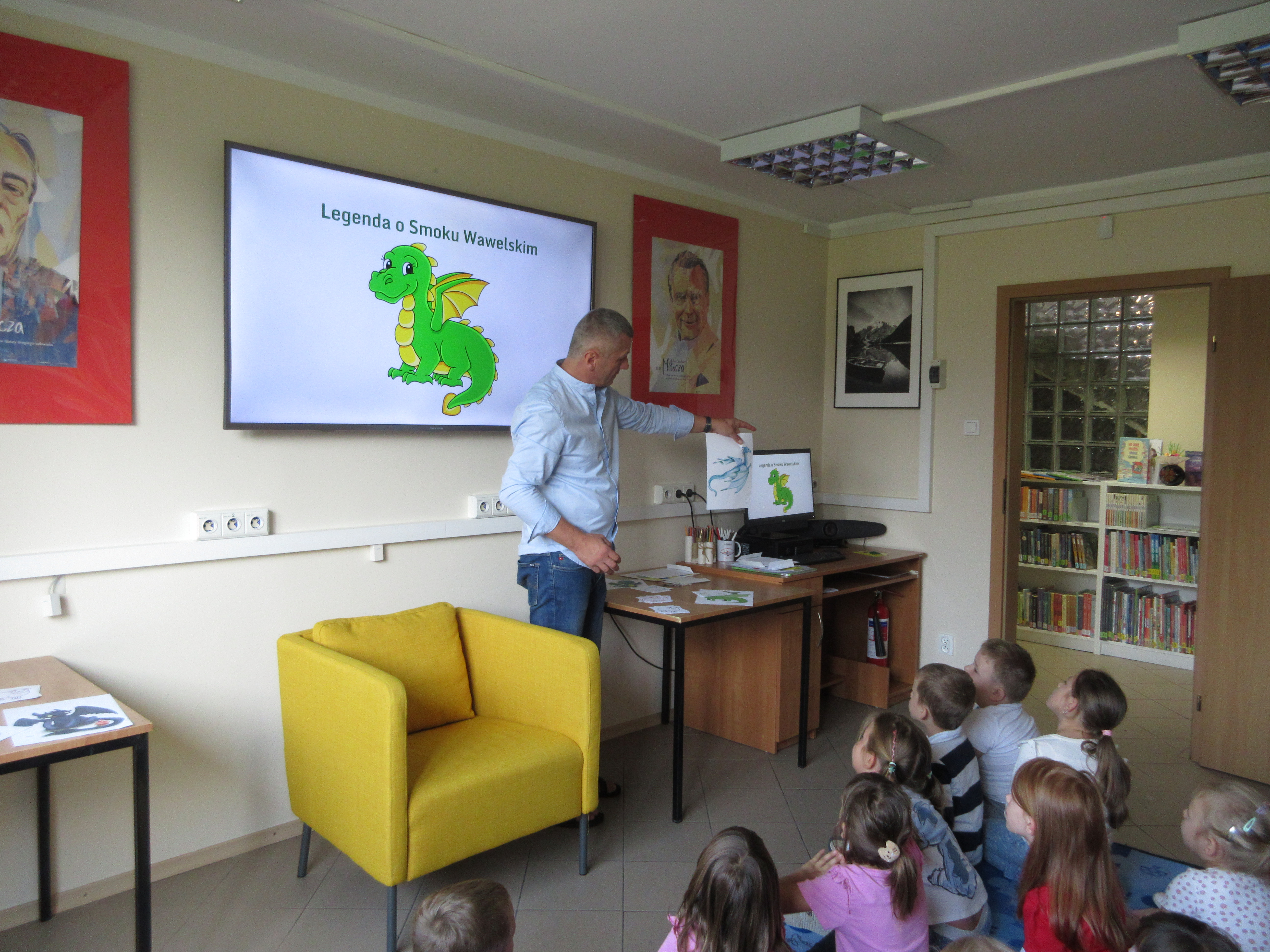 Smoki w bibliotece. Zajęcia edukacyjne dla dzieci z klasy 0 z Publicznej Szkoły Podstawowej im. Władysława Jagiełły w Zwoleniu