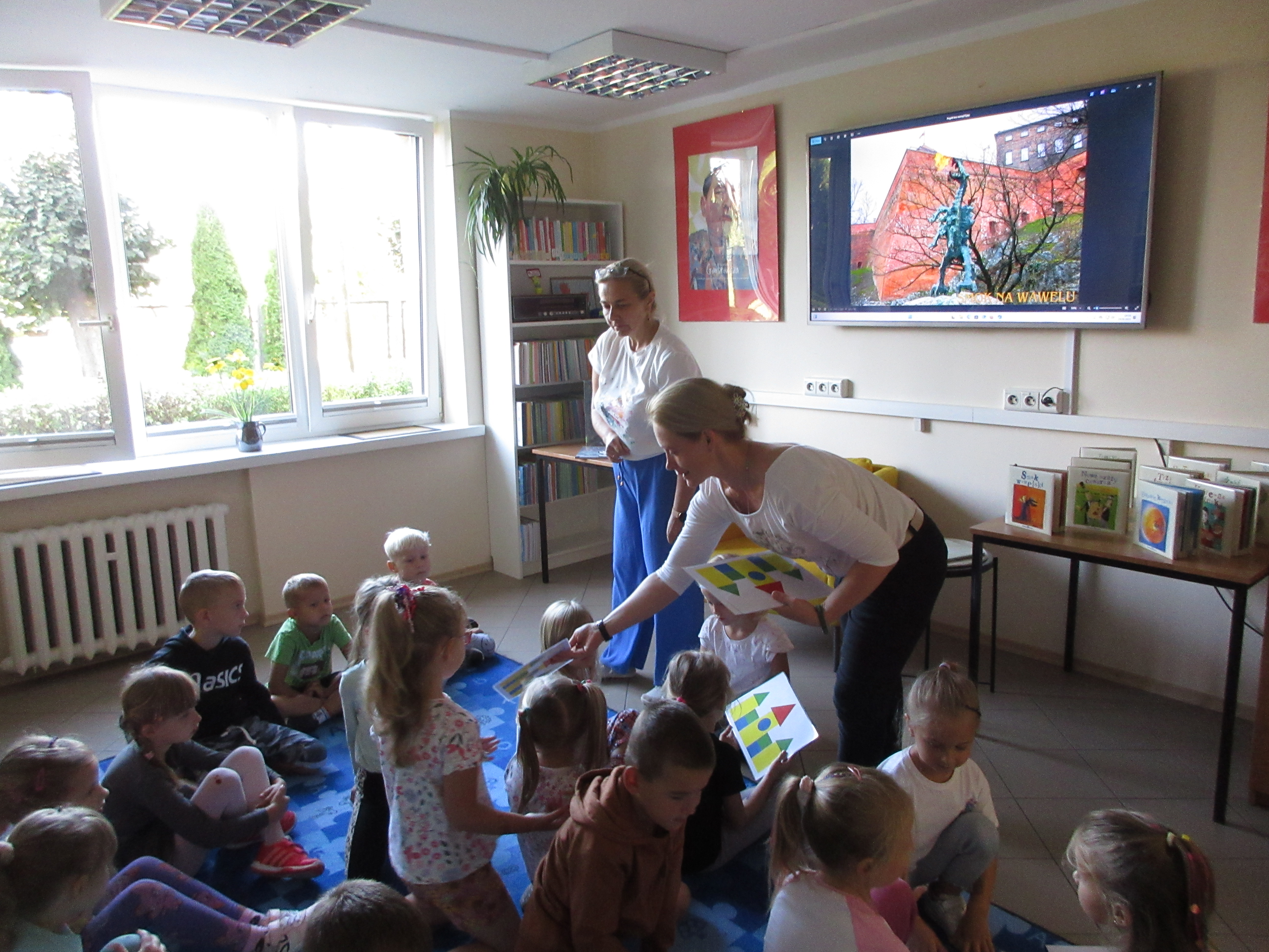 Smoki w bibliotece. Zajęcia literackie dla uczniów kl. 0 z Publicznej Szkoły Podstawowej im. Władysława Jagiełły w Zwoleniu