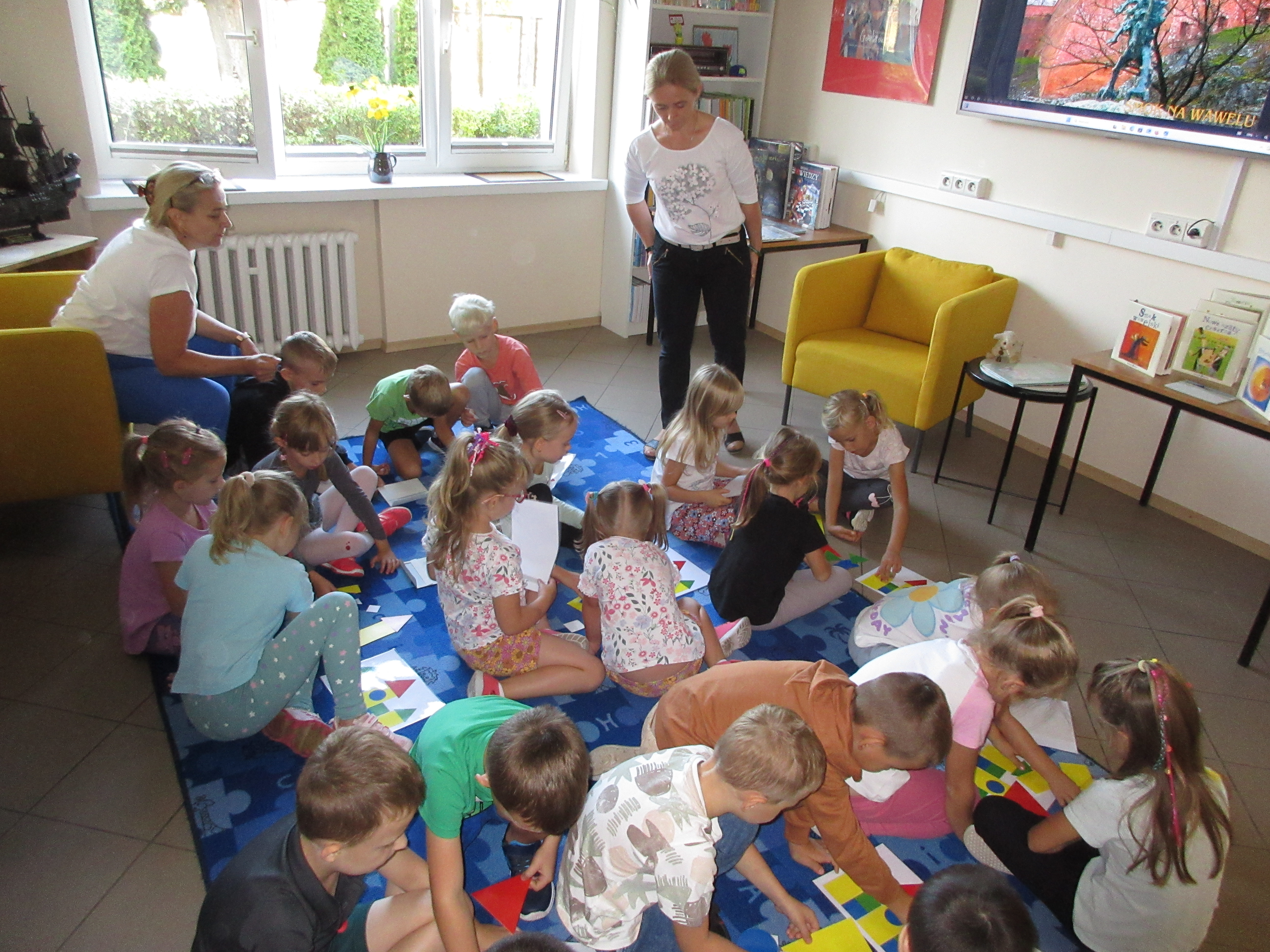 Smoki w bibliotece. Zajęcia literackie dla uczniów kl. 0 z Publicznej Szkoły Podstawowej im. Władysława Jagiełły w Zwoleniu