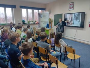 Spotkanie autorskie zorganizowane przez BP w Radomiu Filia w Zwoleniu dla uczniów PSP Czarnolas z panią Martą Trojanowską