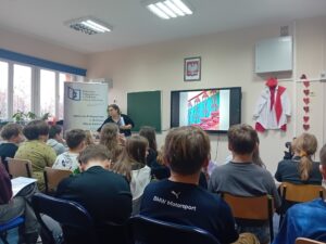 Spotkanie autorskie zorganizowane przez BP w Radomiu Filia w Zwoleniu dla uczniów PSP Czarnolas z panią Martą Trojanowską