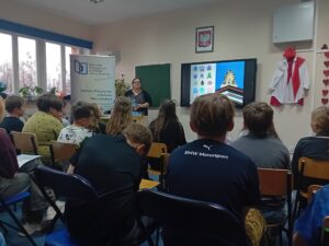 Spotkanie autorskie zorganizowane przez BP w Radomiu Filia w Zwoleniu dla uczniów PSP Czarnolas z panią Martą Trojanowską