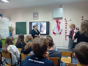 Spotkanie autorskie zorganizowane przez BP w Radomiu Filia w Zwoleniu dla uczniów PSP Czarnolas z panią Martą Trojanowską