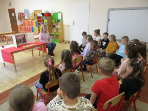 Biało-czerwone barwy niezwyciężone. Porozmawiajmy o patriotyzmie w przedszkolu. Zajęcia edukacyjne w grupie Muchomorki