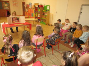 Biało-czerwone barwy niezwyciężone. Porozmawiajmy o patriotyzmie w przedszkolu. Zajęcia edukacyjne w grupie Muchomorki