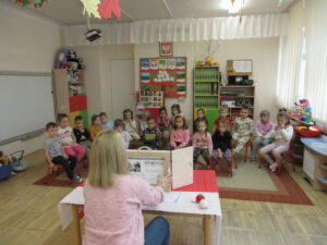 Biało-czerwone barwy niezwyciężone. Porozmawiajmy o patriotyzmie w przedszkolu. Zajęcia edukacyjne w grupie Muchomorki