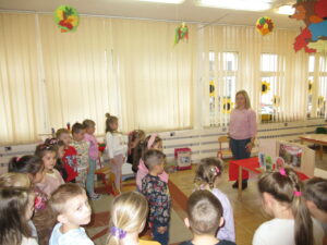 Biało-czerwone barwy niezwyciężone. Porozmawiajmy o patriotyzmie w przedszkolu. Zajęcia edukacyjne w grupie Muchomorki