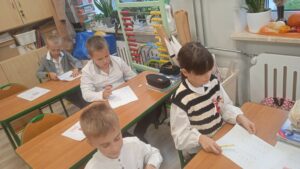 Biało-czerwone barwy niezwyciężone. Zajęcia edukacyjne dla uczniów klasy 3E PSP w Zwoleniu