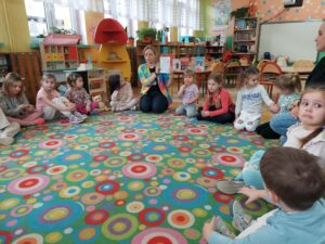 Komórka Kasia do poznania higieny cyfrowej zaprasza. Zajęcia edukacyjne dla dzieci z Oddziałów Przedszkolnych Publicznej Szkoły Podstawowej im. płk Jana T. Sońty "Ośki" w Kowalkowie