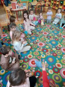 Komórka Kasia do poznania higieny cyfrowej zaprasza. Zajęcia edukacyjne dla dzieci z Oddziałów Przedszkolnych Publicznej Szkoły Podstawowej im. płk Jana T. Sońty "Ośki" w Kowalkowie