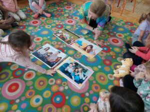 Komórka Kasia do poznania higieny cyfrowej zaprasza. Zajęcia edukacyjne dla dzieci z Oddziałów Przedszkolnych Publicznej Szkoły Podstawowej im. płk Jana T. Sońty "Ośki" w Kowalkowie