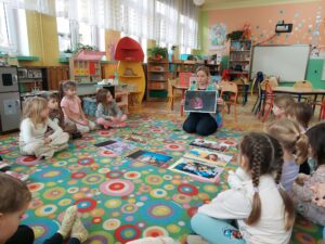 Komórka Kasia do poznania higieny cyfrowej zaprasza. Zajęcia edukacyjne dla dzieci z Oddziałów Przedszkolnych Publicznej Szkoły Podstawowej im. płk Jana T. Sońty "Ośki" w Kowalkowie