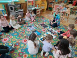 Komórka Kasia do poznania higieny cyfrowej zaprasza. Zajęcia edukacyjne dla dzieci z Oddziałów Przedszkolnych Publicznej Szkoły Podstawowej im. płk Jana T. Sońty "Ośki" w Kowalkowie