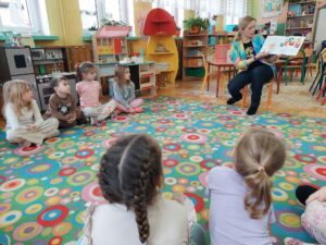 Komórka Kasia do poznania higieny cyfrowej zaprasza. Zajęcia edukacyjne dla dzieci z Oddziałów Przedszkolnych Publicznej Szkoły Podstawowej im. płk Jana T. Sońty "Ośki" w Kowalkowie