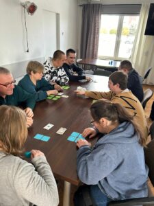 SKONCENTROWANI DO DZIEŁA. Zajęcia z koncentracji uwagi dla podopiecznych WTZ w Wlczowoli