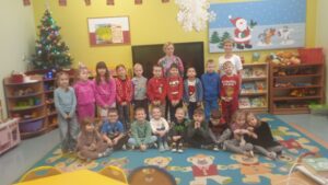 Noc ma tajemniczą moc. Zajęcia edukacyjne dla przedszkolaków z grupy Żabki w Publicznym Przedszkolu w Rzeczniowie