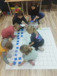 Zabawą połączeni, czyli ferie z książką i kodowaniem