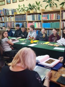 Spotkanie autorskie z Ireną Błażewską w bibliotece Publicznej Szkoły Podstawowej im. Władysława Jagiełły w Zwoleniu