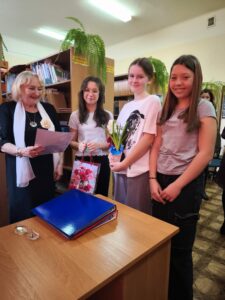 Spotkanie autorskie z Ireną Błażewską w bibliotece Publicznej Szkoły Podstawowej im. Władysława Jagiełły w Zwoleniu