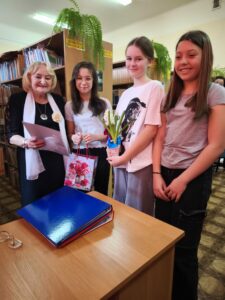 Spotkanie autorskie z Ireną Błażewską w bibliotece Publicznej Szkoły Podstawowej im. Władysława Jagiełły w Zwoleniu