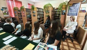 Spotkanie autorskie z Ireną Błażewską w bibliotece Publicznej Szkoły Podstawowej im. Władysława Jagiełły w Zwoleniu