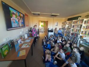 Spójrzmy na świat przez NIEBIESKIE okulary. Zajęcia tematyczne w ramach obchodów Międzynarodowego Dnia Świadomości Autyzmu.