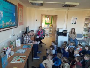 Spójrzmy na świat przez NIEBIESKIE okulary. Zajęcia tematyczne w ramach obchodów Międzynarodowego Dnia Świadomości Autyzmu.