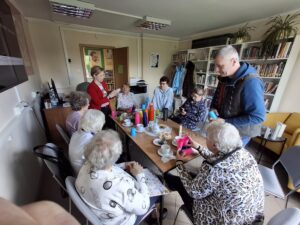 Aktywna biblioteka pełna zakodowanych tajemnic. Spotkanie z seniorkami