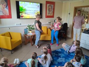 Akcja "Cała Polska Czyta Dzieciom", w której uczestniczyła Pani Justyna Ozga z ZSRT w Zwoleniu oraz przedszkolaki z oddziałów przedszkolnych PSP w Zwoleniu