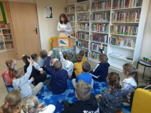 2 Klasa 1d z Publicznej Szkoły Podstawowej im. Władysława Jagiełły z Zwoleniu w świecie Kotki Milusi i kodowania