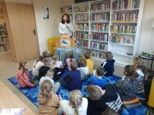 3 Klasa 1d z Publicznej Szkoły Podstawowej im. Władysława Jagiełły z Zwoleniu w świecie Kotki Milusi i kodowania