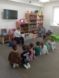 Czy Internet może zastąpić zabawę? Zajęcia edukacyjne w grupie Motyli z Niepublicznego Przedszkola SŁONECZKO w Zwoleniu