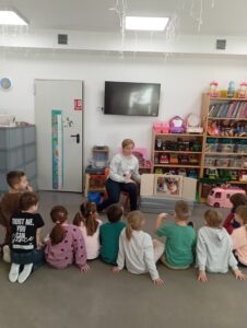 Czy Internet może zastąpić zabawę? Zajęcia edukacyjne w grupie Motyli z Niepublicznego Przedszkola SŁONECZKO w Zwoleniu