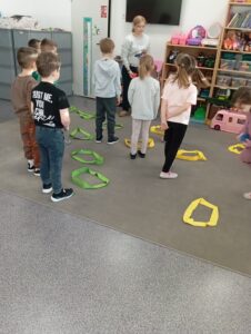 Czy Internet może zastąpić zabawę? Zajęcia edukacyjne w grupie Motyli z Niepublicznego Przedszkola SŁONECZKO w Zwoleniu