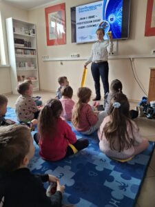 Obchody Dnia Bezpiecznego Internetu pod hasłem „Dbam o siebie – przestrzegam zasad higieny cyfrowej” w Bibliotece Pedagogicznej w Radomiu Filia w Zwoleniu