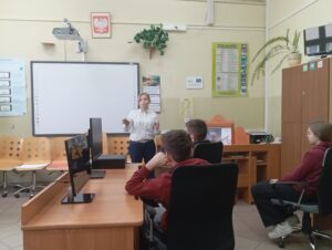 Obchody Dnia Bezpiecznego Internetu pod hasłem „Dbam o siebie – przestrzegam zasad higieny cyfrowej” w Bibliotece Pedagogicznej w Radomiu Filia w Zwoleniu