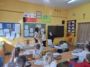 Zajęcia edukacyjne pt. "Legenda o Warsie i Sawie – poznajemy początki Warszawy" w klasie 2 Publicznej Szkoły Podstawowej im. Jana Pawła II w Paciorkowej Woli