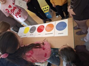 Zajęcia edukacyjne pt. "Bez złości mamy więcej radości" dla uczniów klasy 3 z Publicznej Szkoły Podstawowej im. Jana Pawła II w Paciorkowej Woli