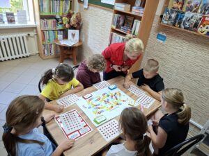 Zgrani dla serca - wielka planszowa przygoda w świecie zdrowia. Rozgrywki uczniów klasy 2a z Publicznej Szkoły Podstawowej im. Władysława Jagiełły w grę edukacyjną poświęconą tematyce zdrowia