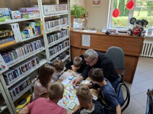 Zgrani dla serca - wielka planszowa przygoda w świecie zdrowia. Rozgrywki uczniów klasy 2a z Publicznej Szkoły Podstawowej im. Władysława Jagiełły w grę edukacyjną poświęconą tematyce zdrowia